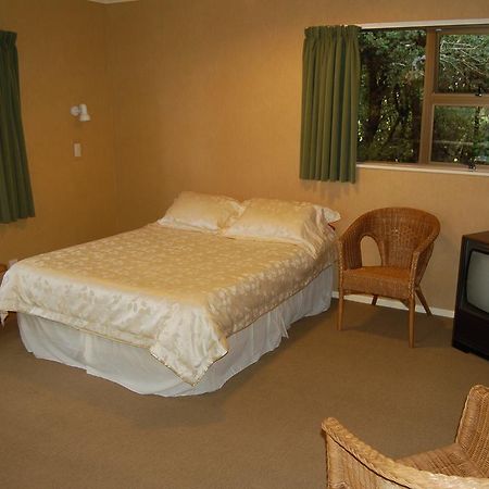 Wheatly Downs Farmstay And Backpackers Hawera Extérieur photo